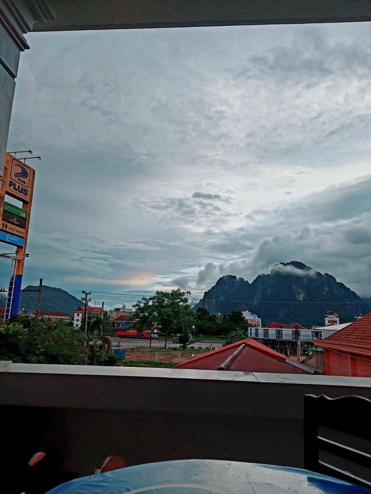 Inthavong Hotel/Guest House วังเวียง ภายนอก รูปภาพ